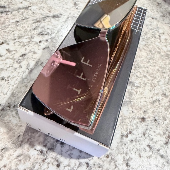 DIFF Rose Gold Goldie Sunglasses - Picture 2 of 4